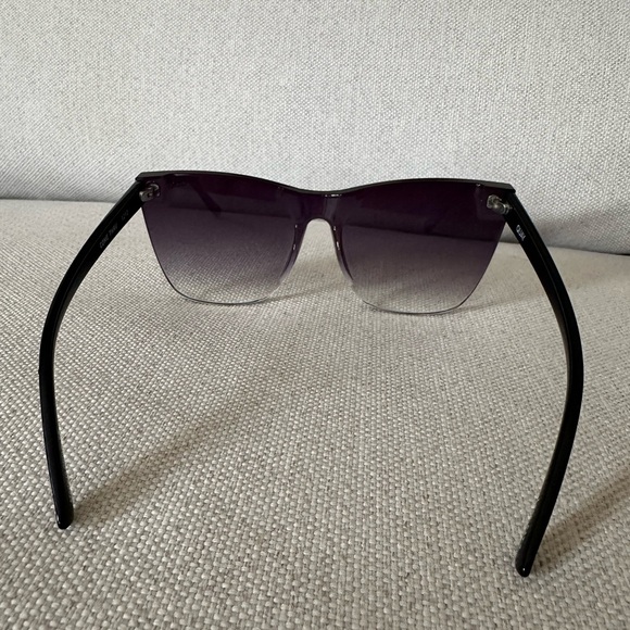 Quay Come Thru Womens Sunglasses- Oversized Black Gradient. With case! - Picture 5 of 5